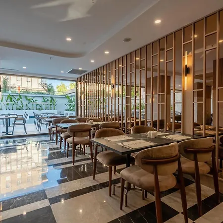 Hotel Awen Lara 3*